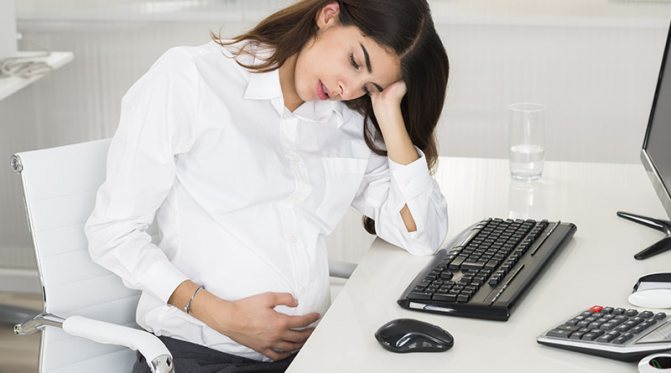 беременная на работе