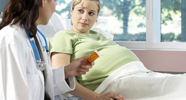 Беременная с врачом